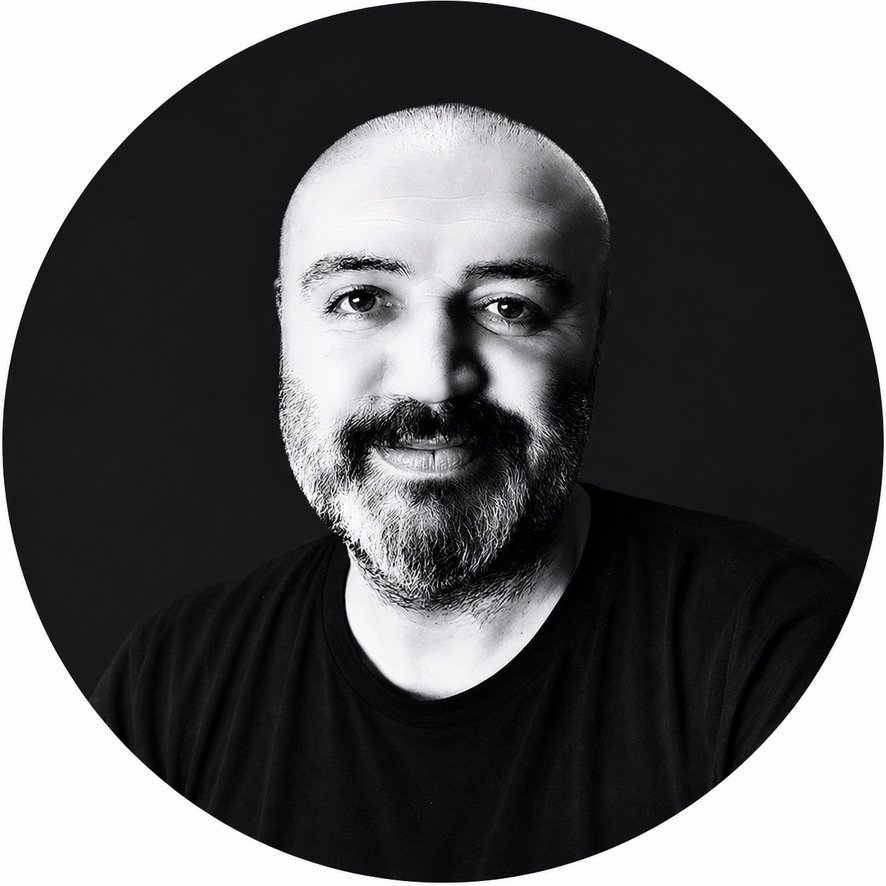 Ulaş Özgür Fırat’ın siyah beyaz portresi